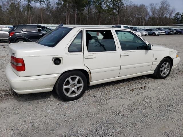 2000 Volvo S70 Base