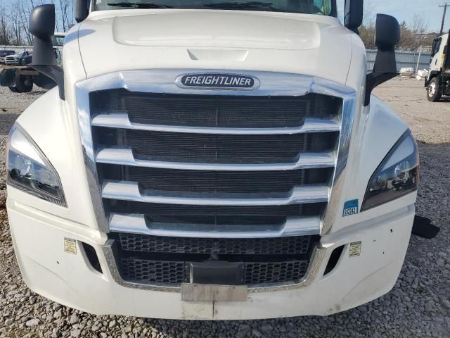 2020 Freightliner Cascadia Semi Truck