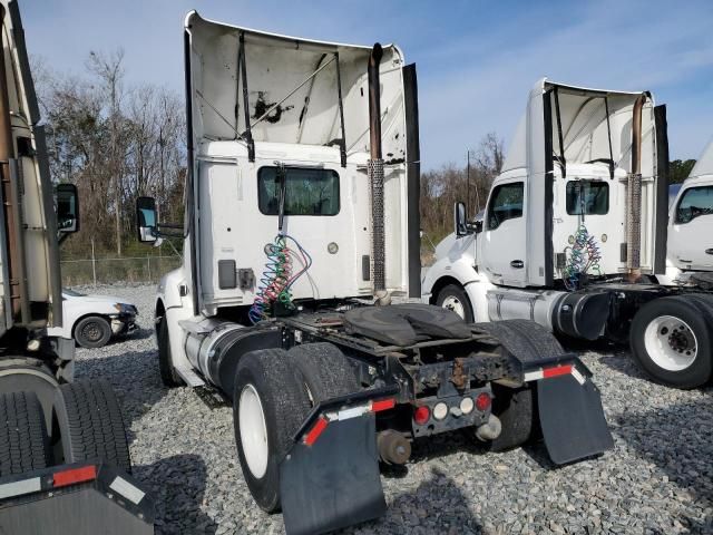 2014 Kenworth T680 Semi Truck