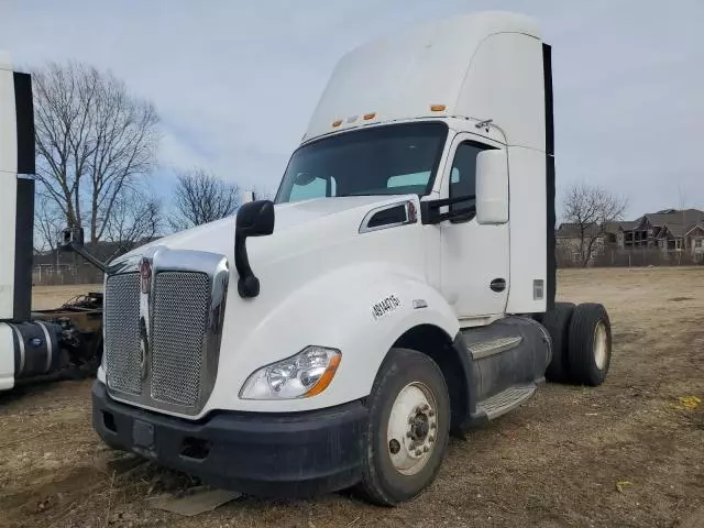 2016 Kenworth T680 Semi Truck