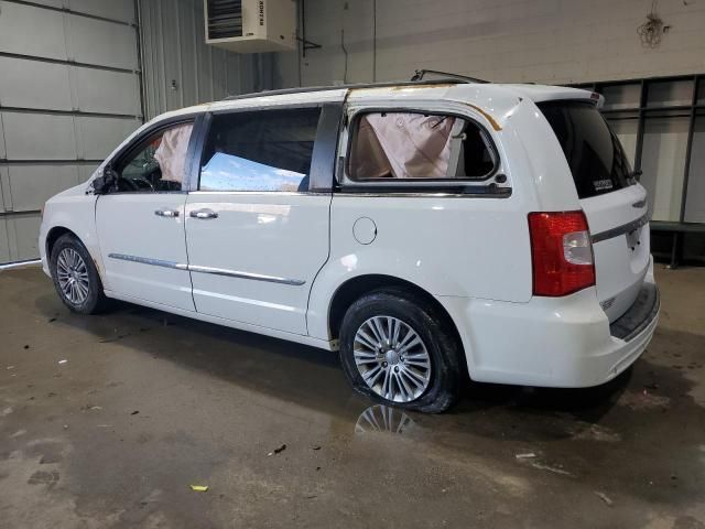 2014 Chrysler Town & Country Touring L