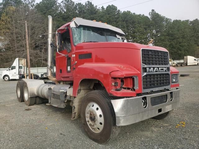 2022 Mack Pinnacle Semi Truck