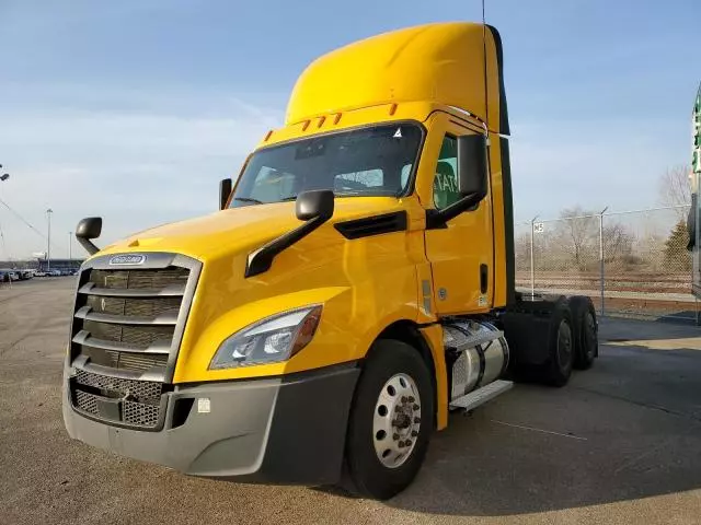 2022 Freightliner Cascadia Semi Truck