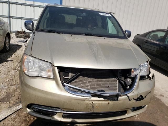 2011 Chrysler Town & Country Touring L