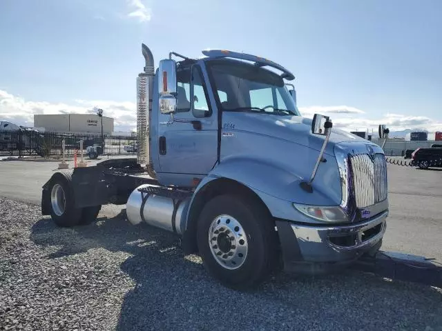 2013 International 8600 Semi Truck