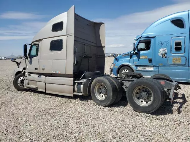 2015 Volvo VNL Semi Truck