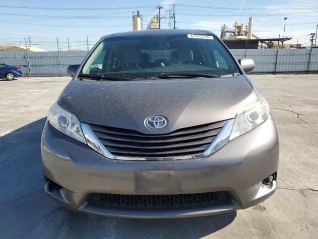 2016 Toyota Sienna LE