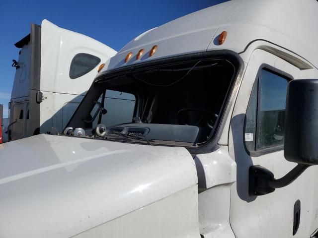 2018 Freightliner Cascadia 125 Semi Truck