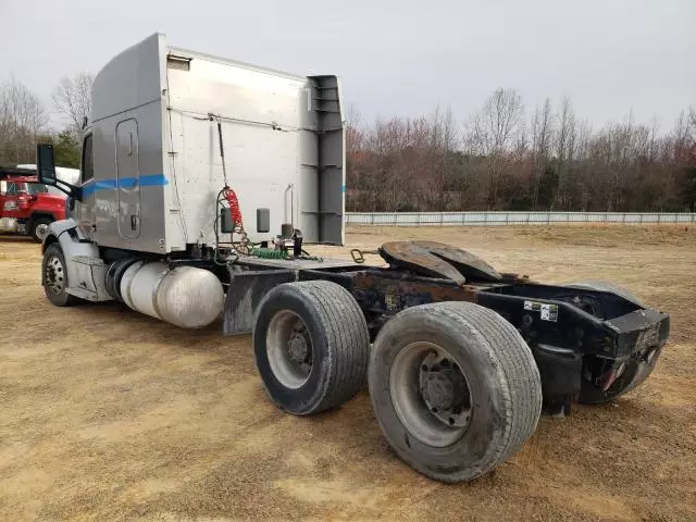 2014 Peterbilt 579 Semi Truck