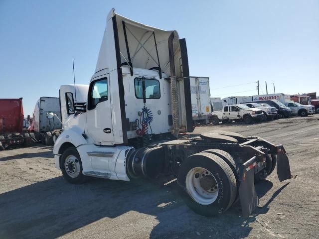 2014 Kenworth T680 Semi Truck