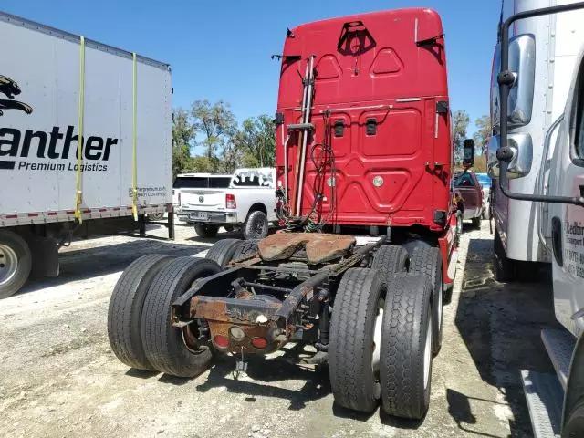 2014 Freightliner Cascadia 125