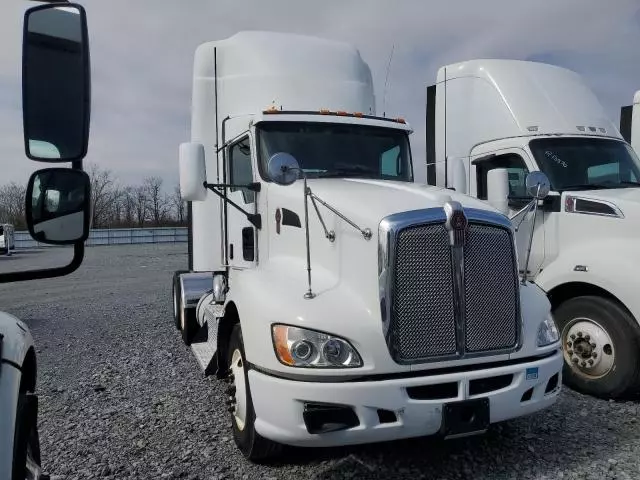 2013 Kenworth T660 Semi Truck