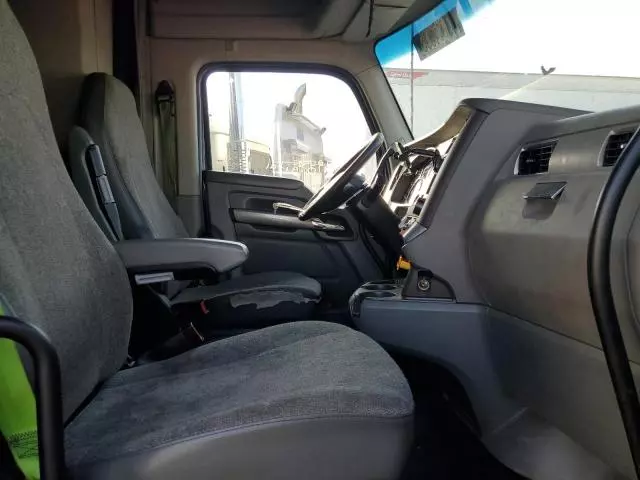 2019 Kenworth Construction T680