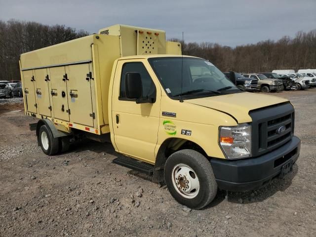 2019 Ford Econoline E450 Super Duty Cutaway Van