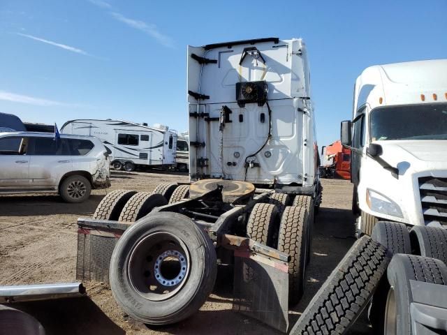 2018 Freightliner Cascadia 125 Semi Truck