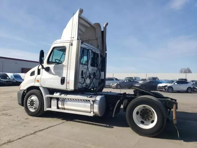 2013 Freightliner Cascadia Semi Truck