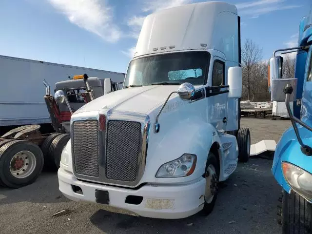 2014 Kenworth T680 Semi Truck