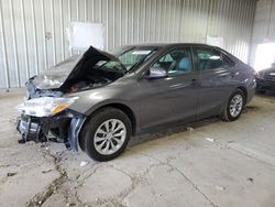 Carros salvage sin ofertas aún a la venta en subasta: 2015 Toyota Camry LE