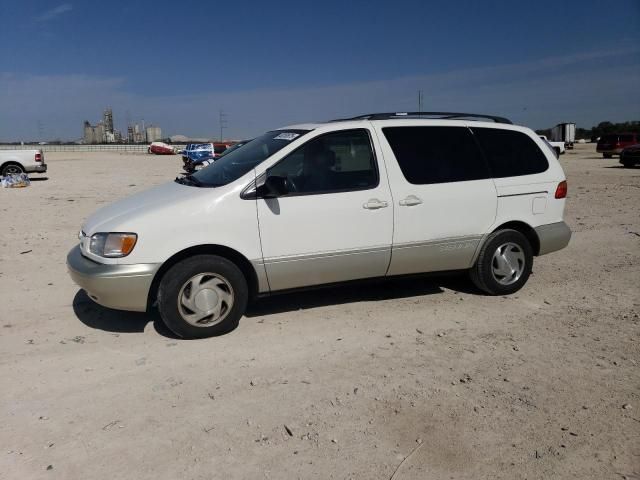 2000 Toyota Sienna LE