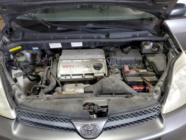 2004 Toyota Sienna CE