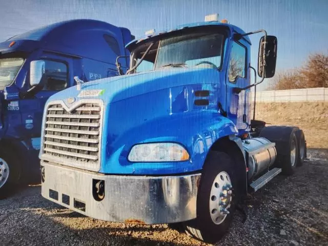 2005 Mack 600 CXN600