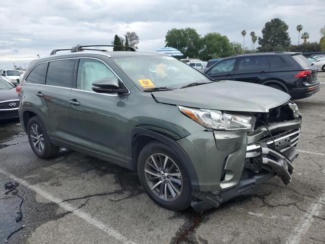 2017 Toyota Highlander SE