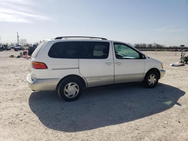 2000 Toyota Sienna LE