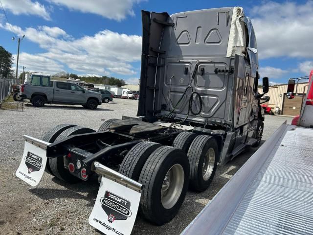 2020 Freightliner Cascadia 126