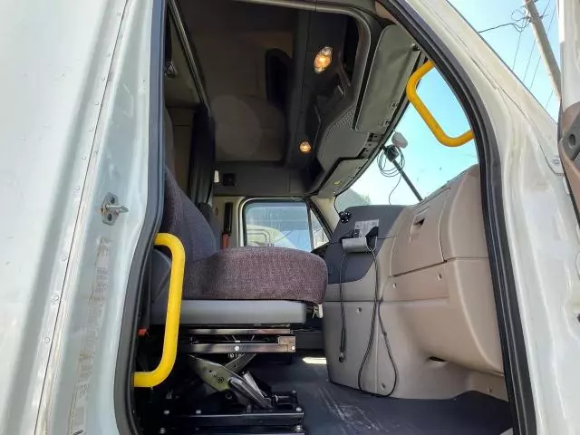 2016 Freightliner Cascadia 113