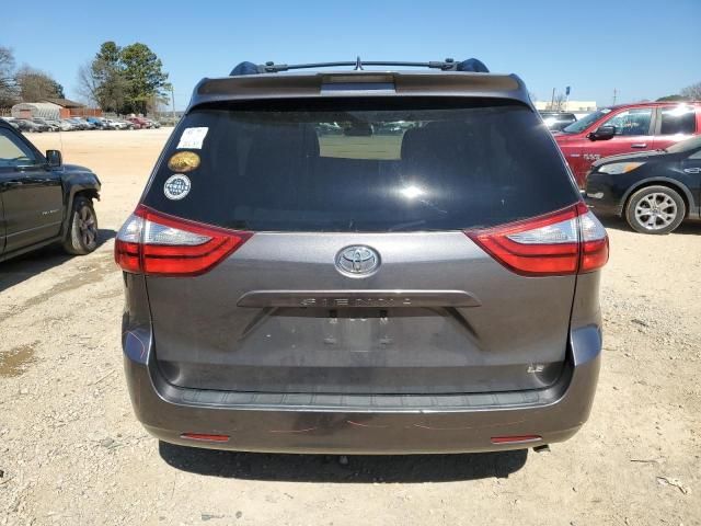 2018 Toyota Sienna LE