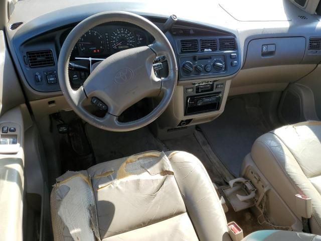 1999 Toyota Sienna LE