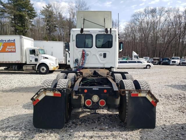 2017 Freightliner Cascadia Semi Truck