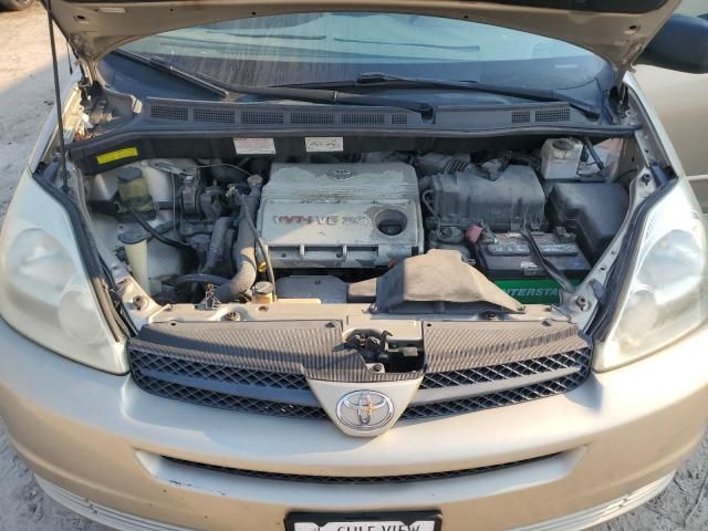 2004 Toyota Sienna CE