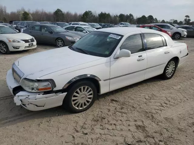 2005 Lincoln Town Car Signature