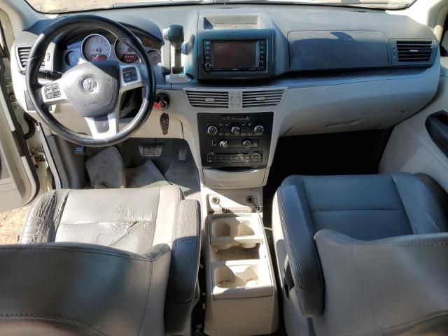 2013 Volkswagen Routan SE