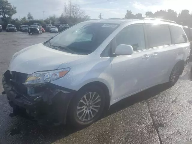 2020 Toyota Sienna XLE