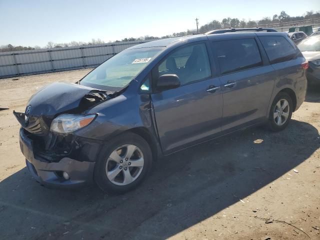 2017 Toyota Sienna XLE