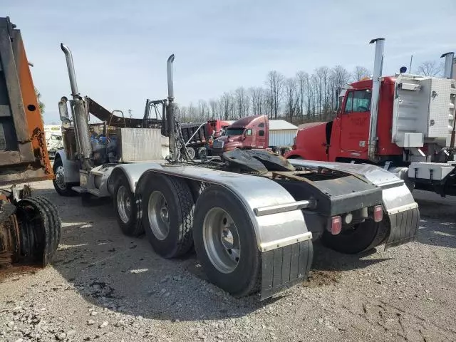 2002 Peterbilt 379 Semi Truck