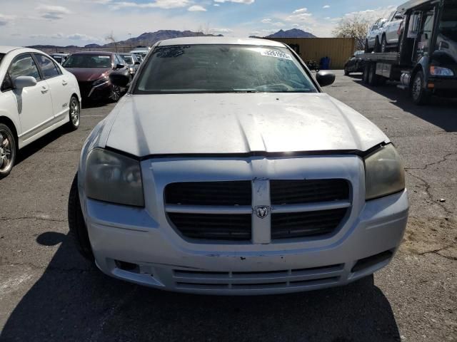 2005 Dodge Magnum SE