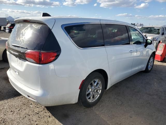 2022 Chrysler Voyager LX