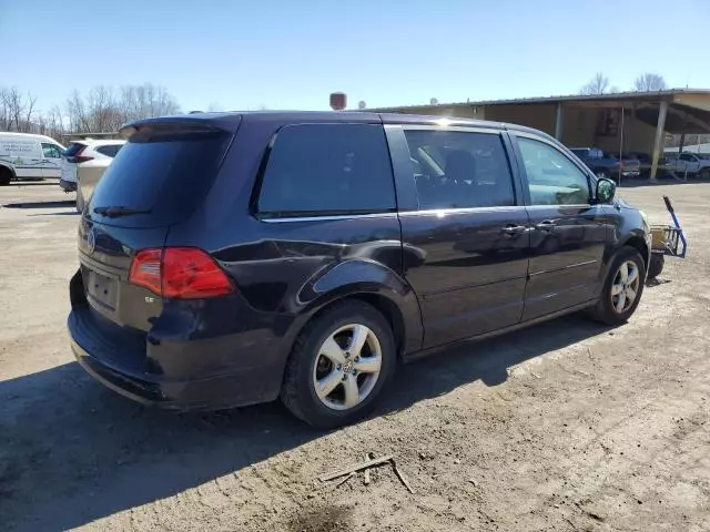 2010 Volkswagen Routan SE