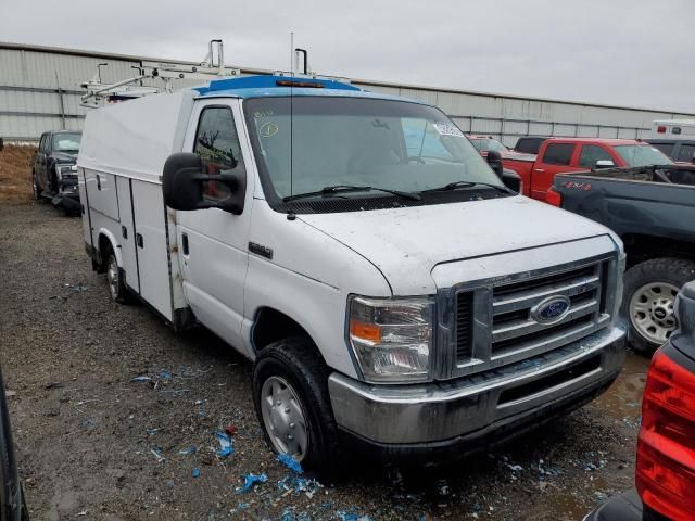 2015 Ford Econoline E350 Super Duty Cutaway Van