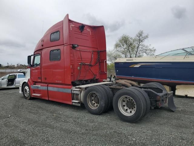 2004 Volvo VNL Semi Truck