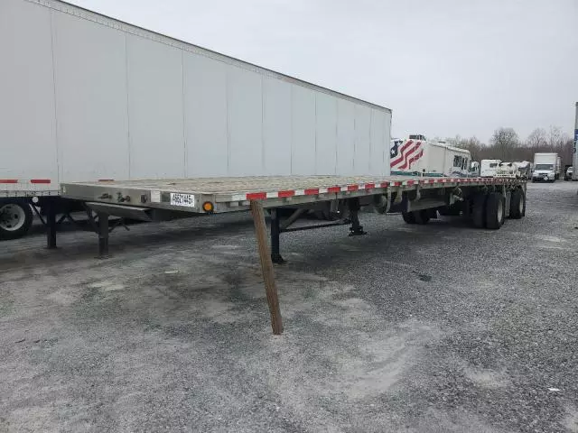 2005 Reitnouer Flatbed Trailer