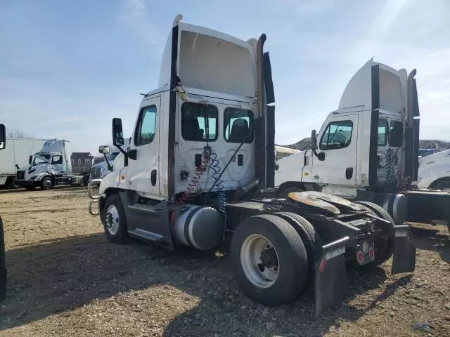 2016 Freightliner Cascadia 125