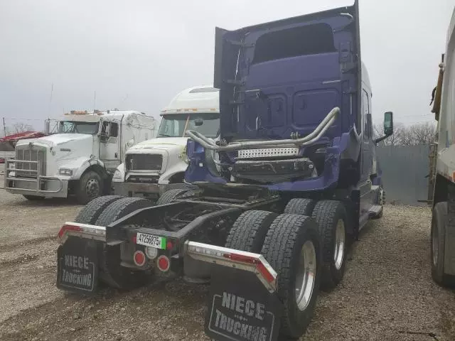 2020 Freightliner Cascadia 126