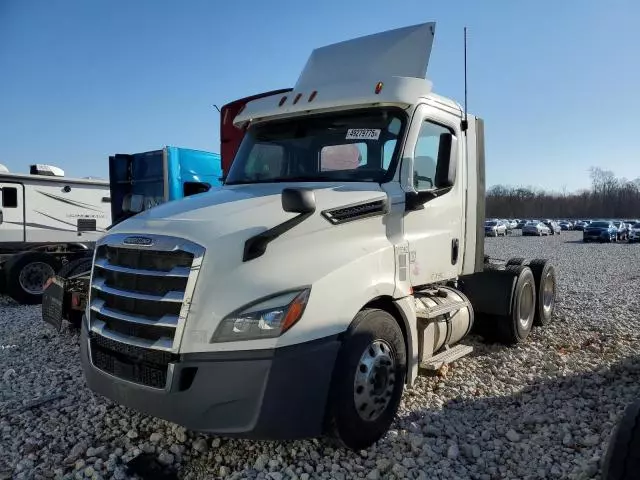 2018 Freightliner Cascadia Semi Truck