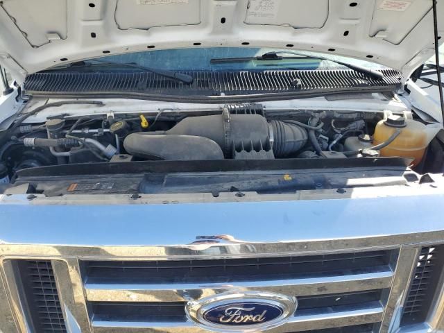 2017 Ford Econoline E350 Super Duty Cutaway Van