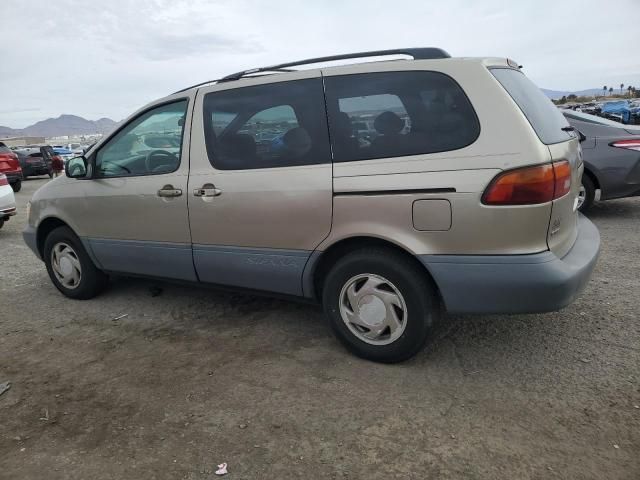 2000 Toyota Sienna LE