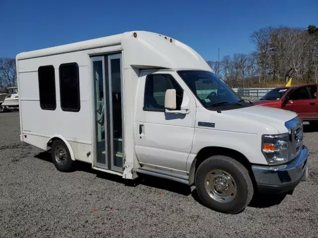 2016 Ford Econoline E350 Super Duty Cutaway Van